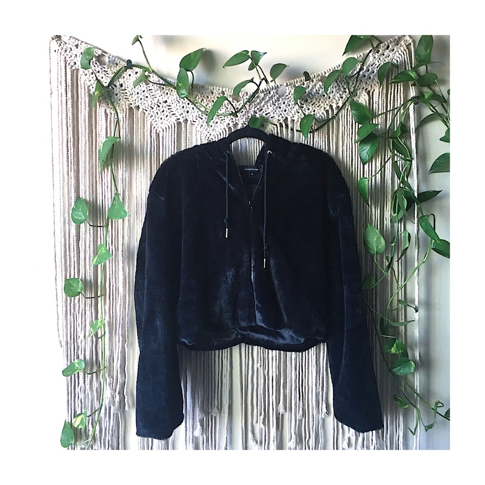 Pretty Little Thing Black Faux Fur Crop Jacket